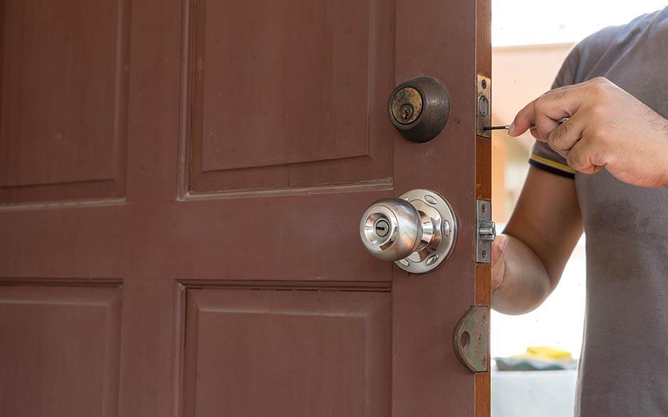 ouverture de porte claquée serrurier Fleury-Mérogis