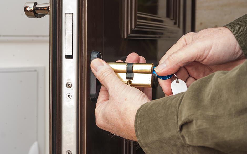 ouverture de porte claquée serrurier Ollainville