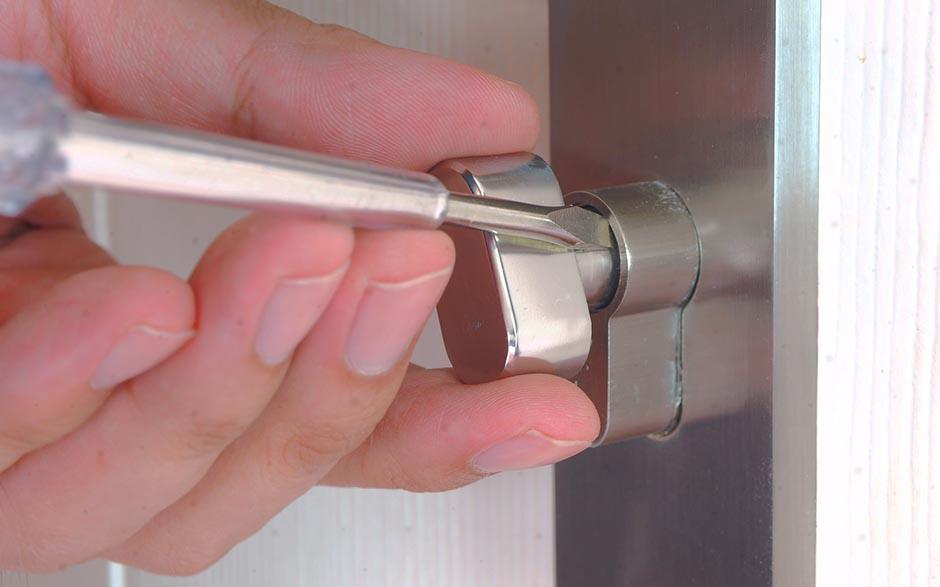 ouverture de porte claquée serrurier Levallois-Perret