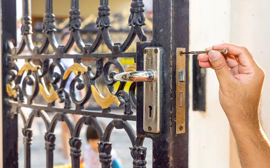 ouverture de porte claquée serrurier Fleury-Mérogis